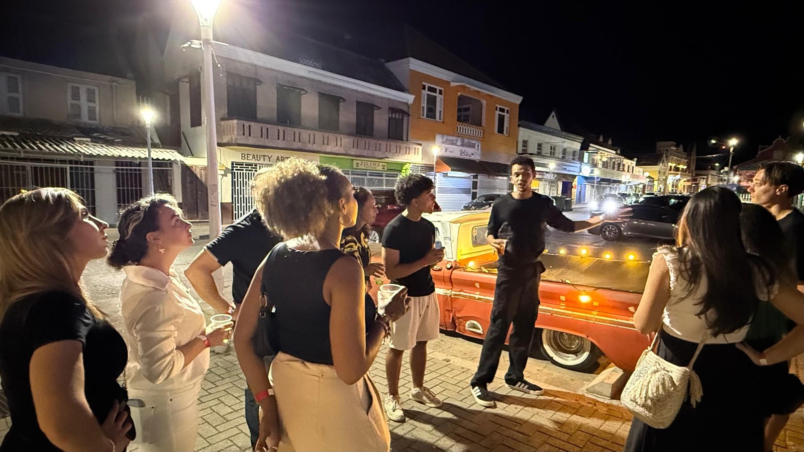 Otrobanda Bar Crawl - Image 1