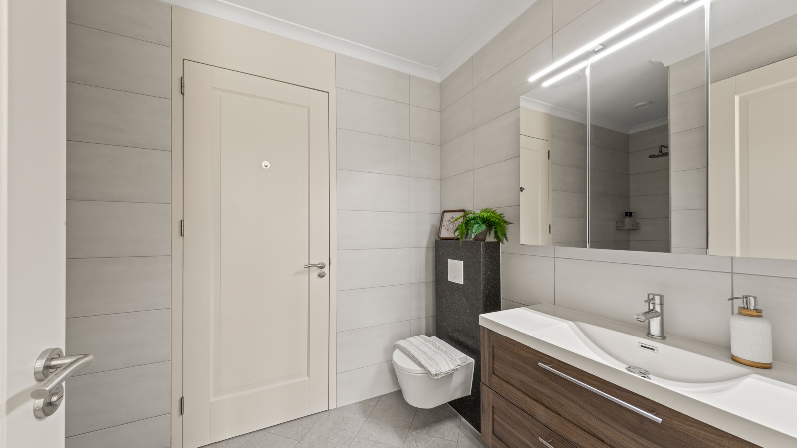 04. Bathrooms - Palm Piscadera - Image 2