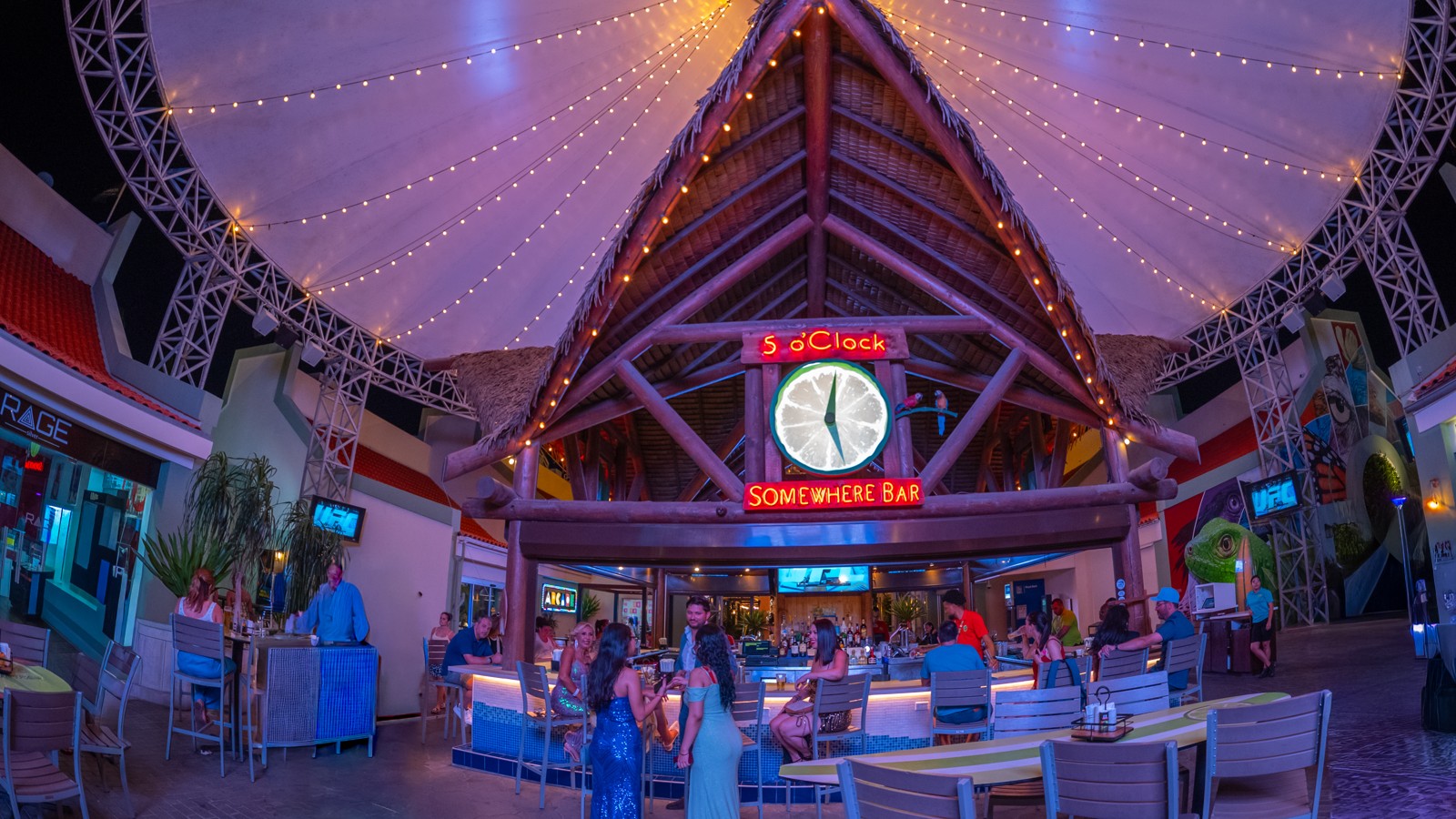 5 O’Clock Somewhere Bar & Grill Aruba - Image 2