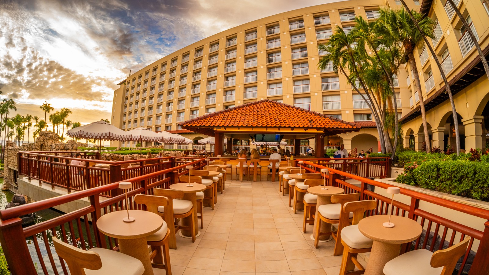 Alfresco Hyatt Regency - Image 2