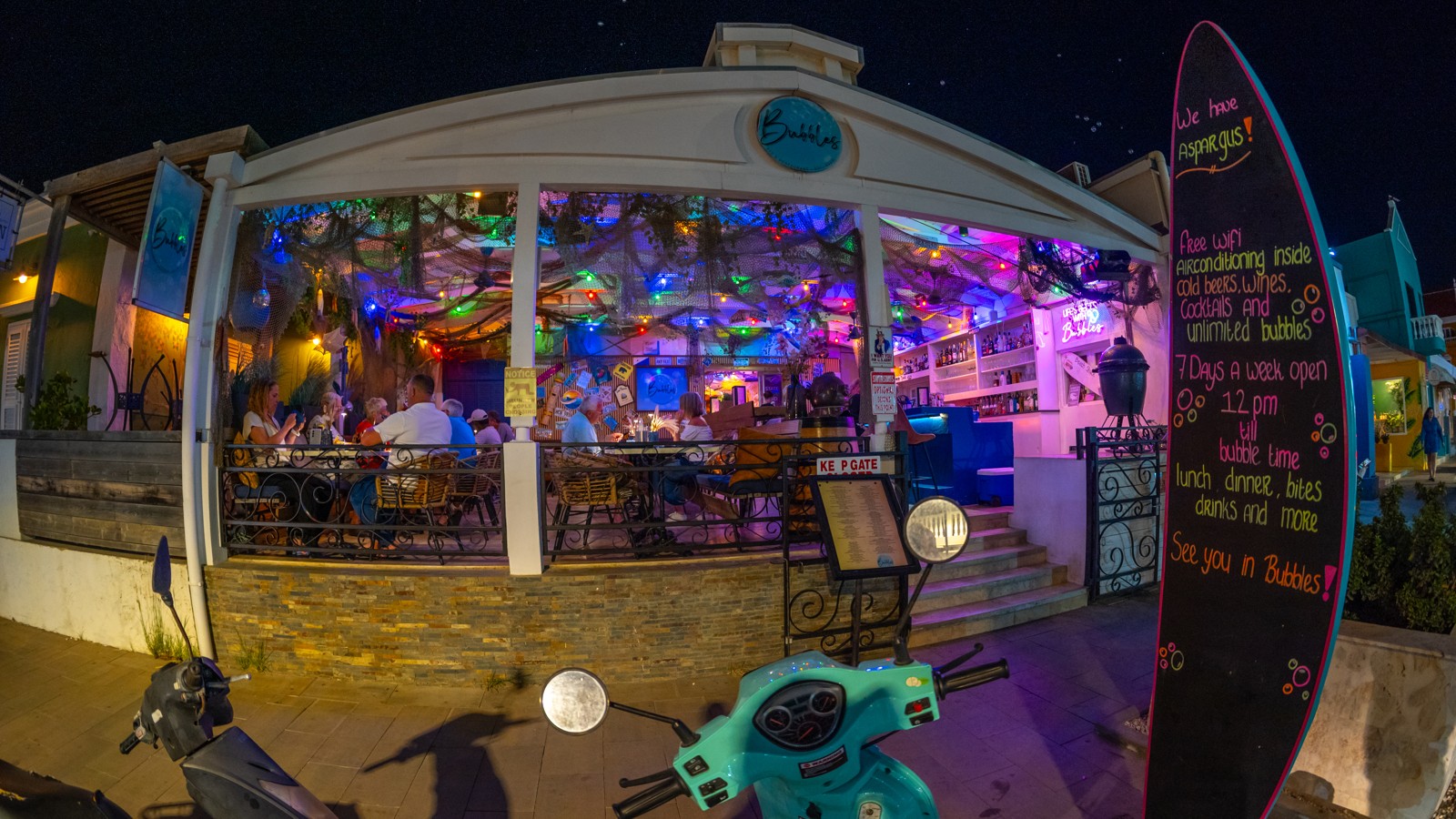 Bar Restaurant Bubbles - Image 4