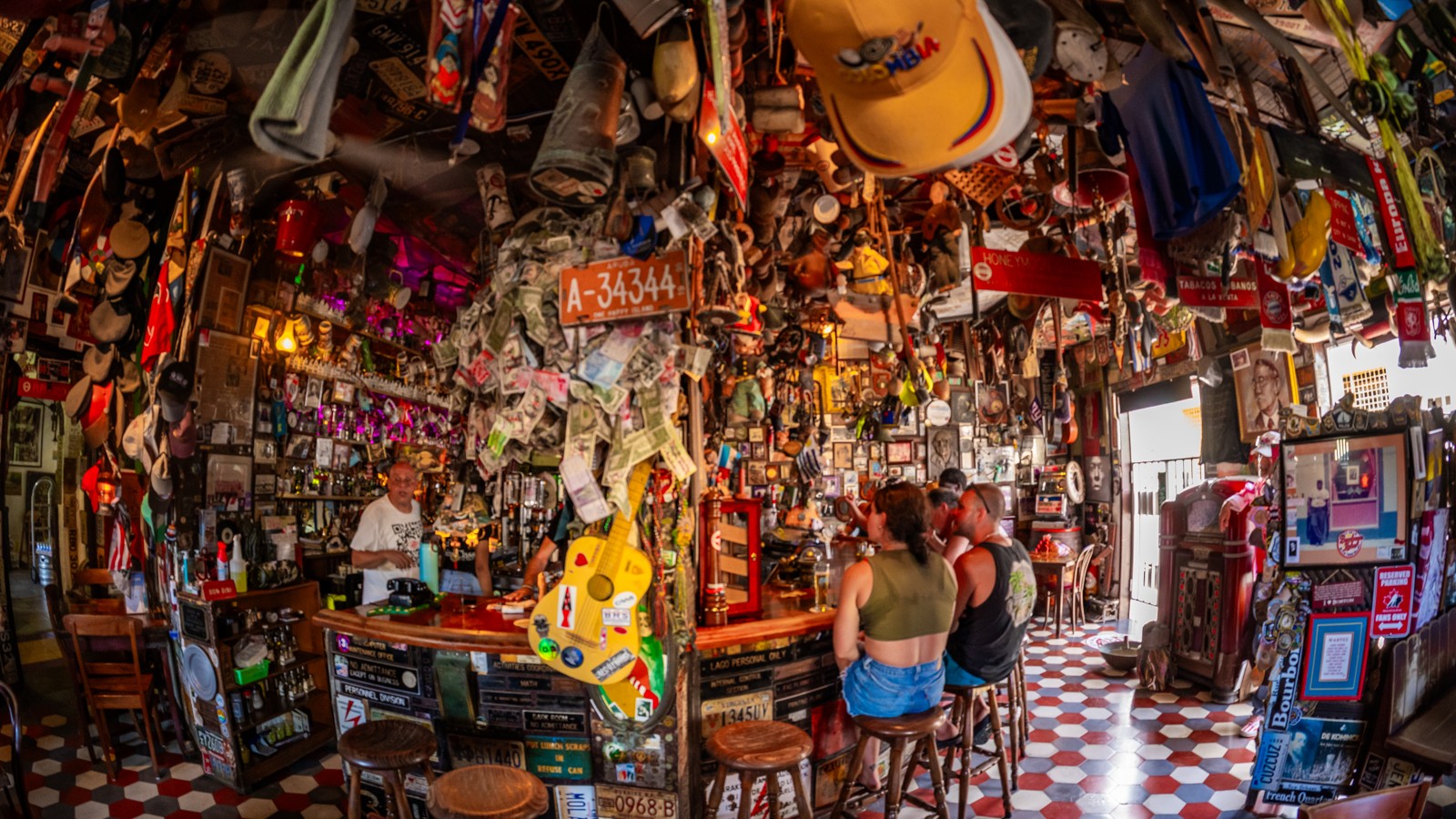 Charlie’s Bar & Restaurant - Image 3