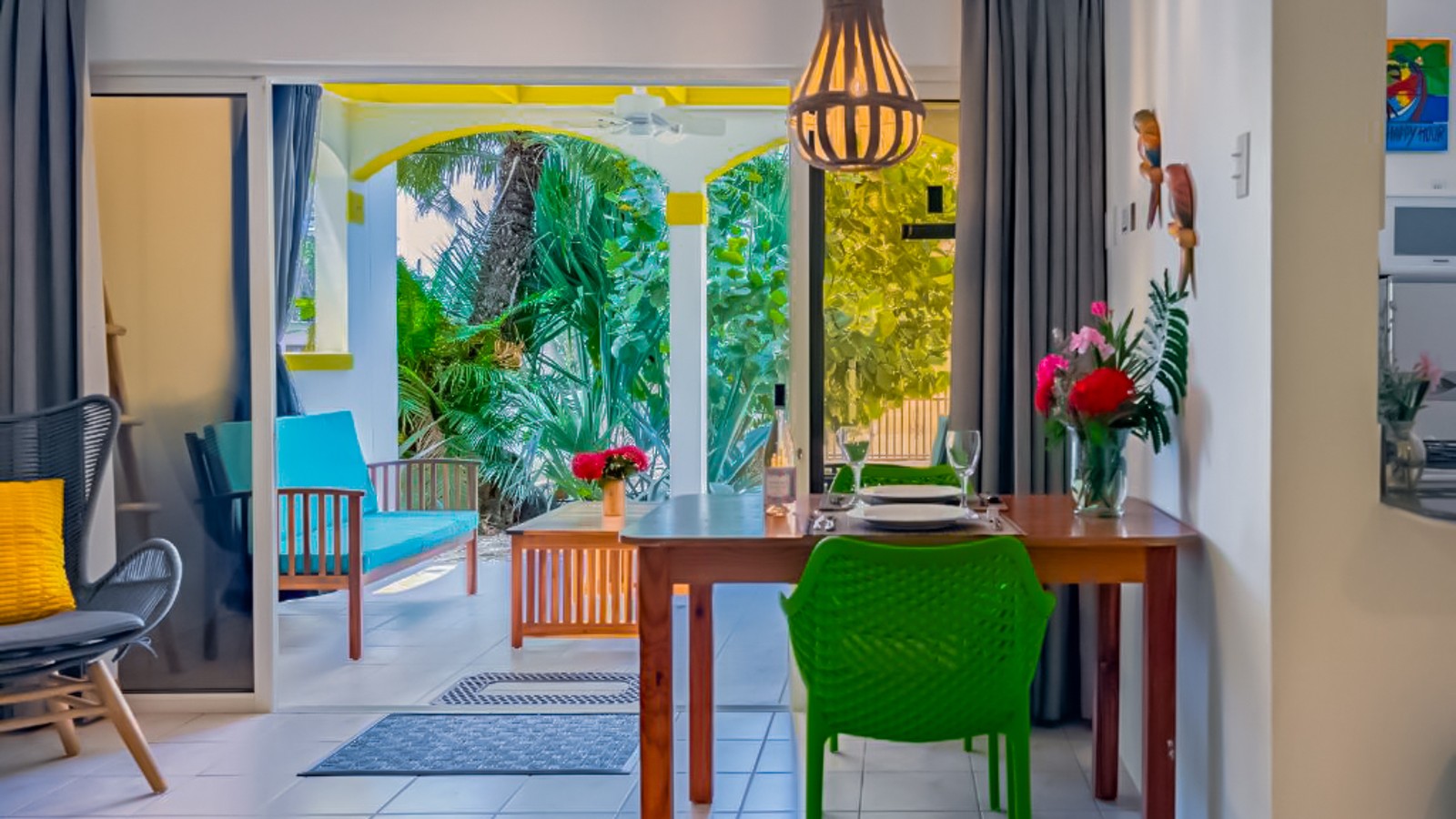 Divers Paradise Apartments - Image 2