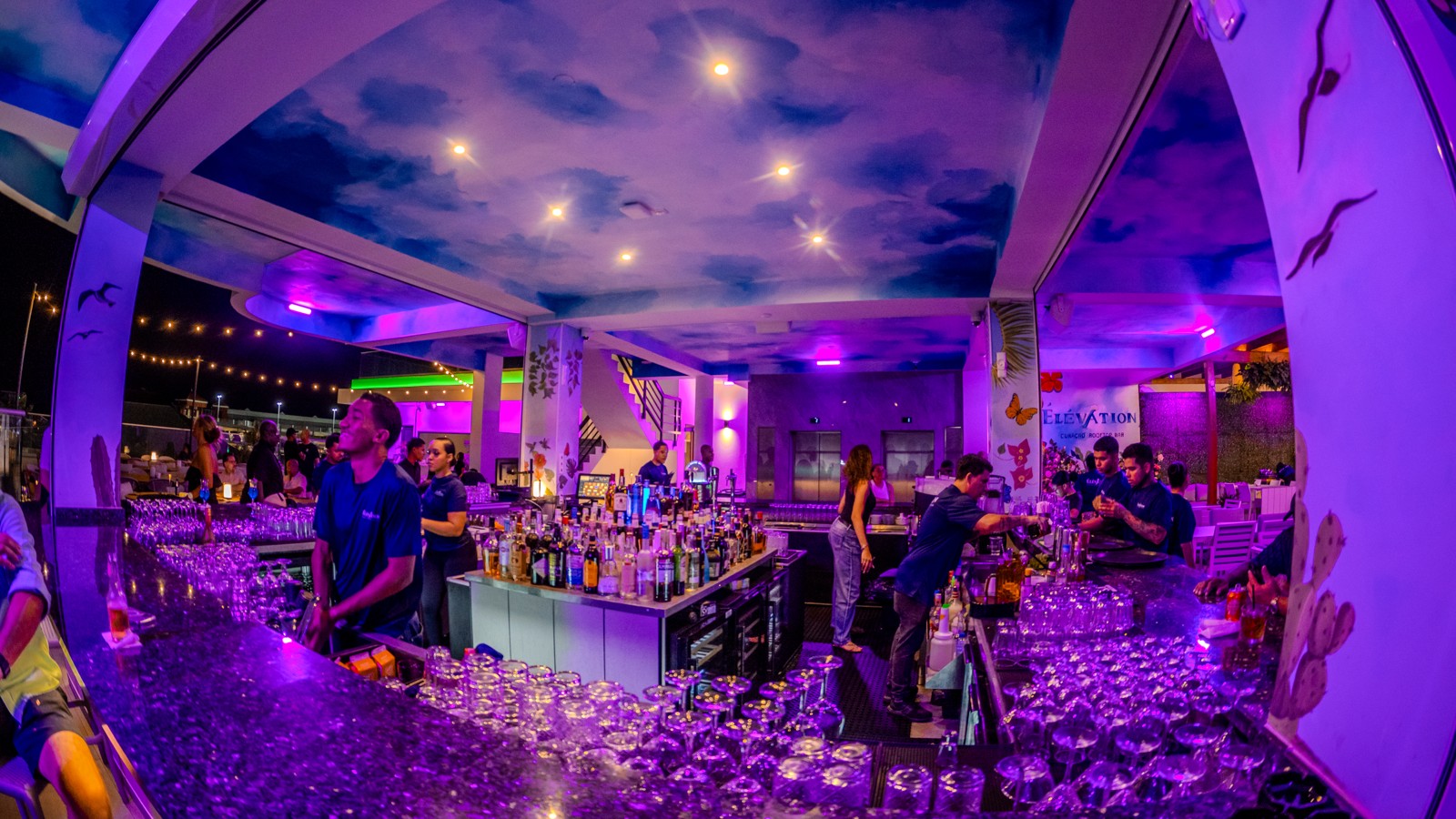 Elevation Harbour Rooftop Bar & Cuisine - Image 6