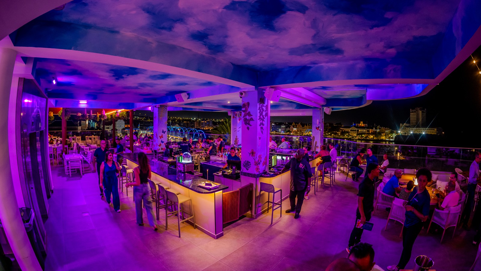 Elevation Harbour Rooftop Bar & Cuisine - Image 4