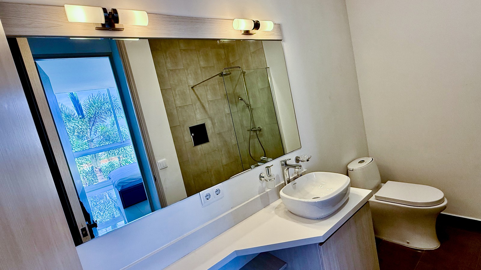 6. Primary Bathroom F2 - Image 1