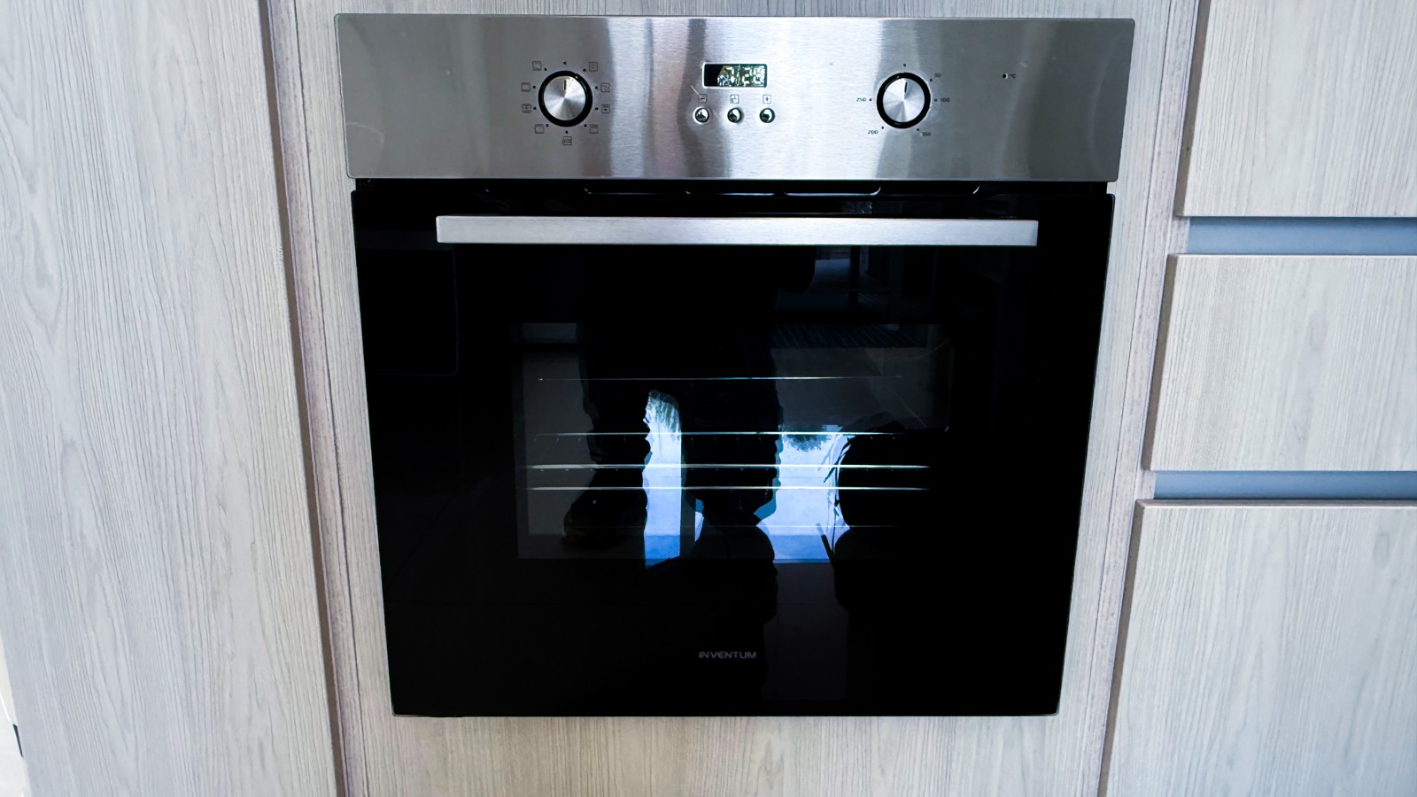 Oven F2 - Image 1