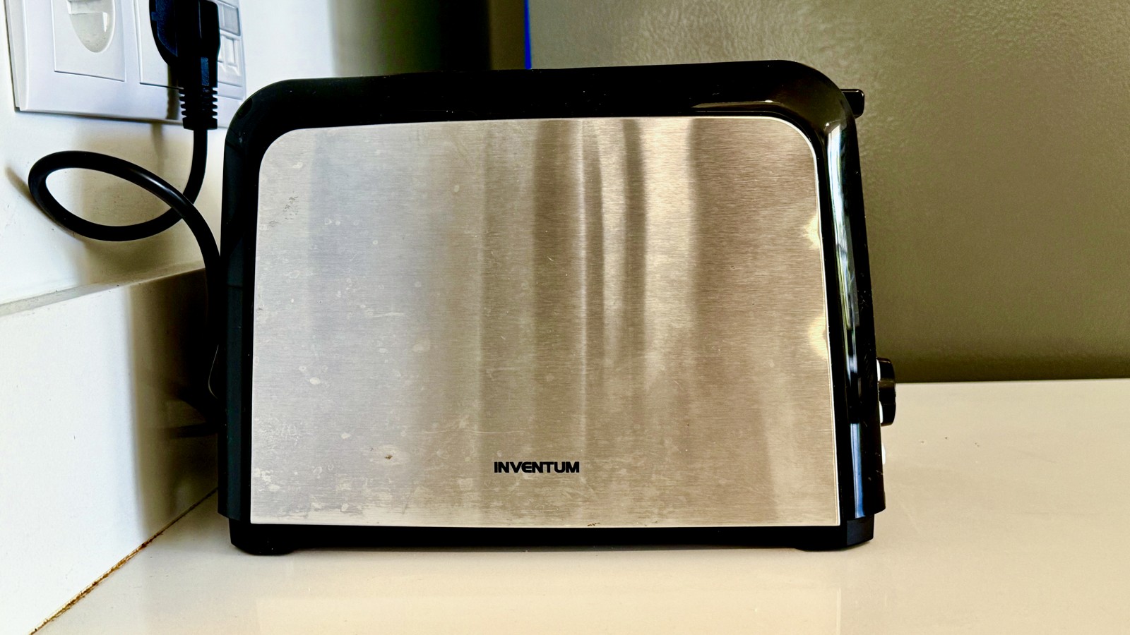 Toaster F2 - Image 1