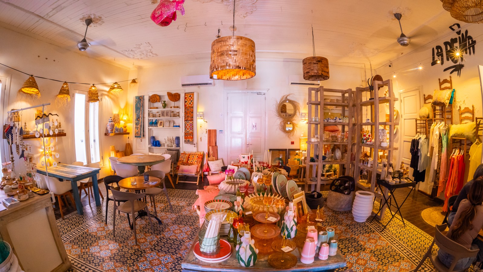La Reina Coffee, Food & Lifestyle - Image 3