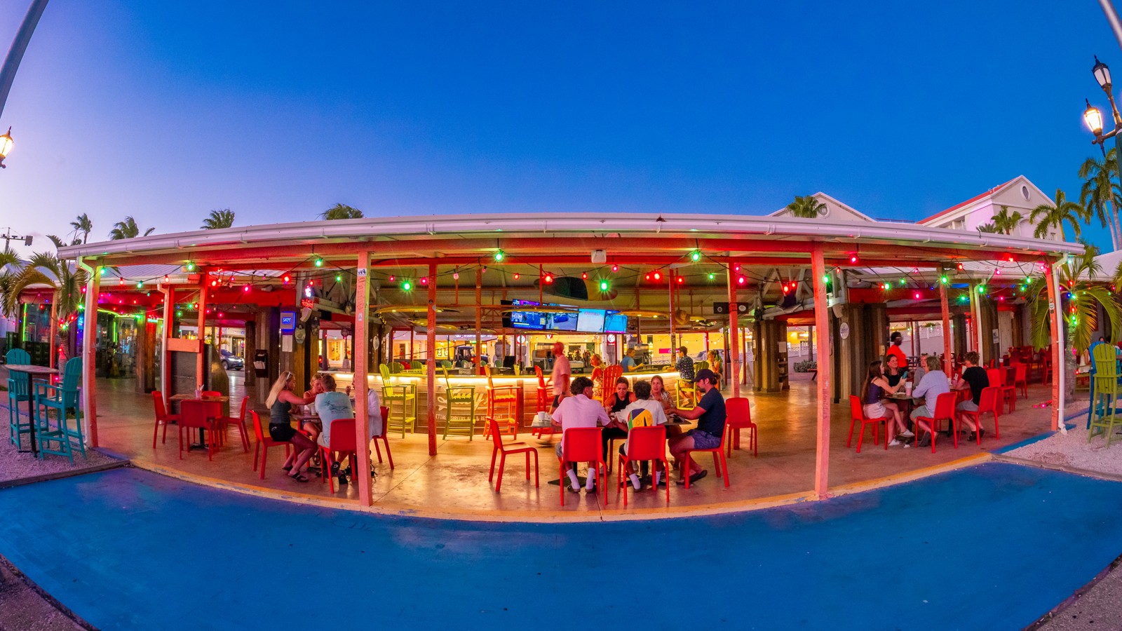 Lucy’s Retired Surfers Bar & Restaurant - Image 1