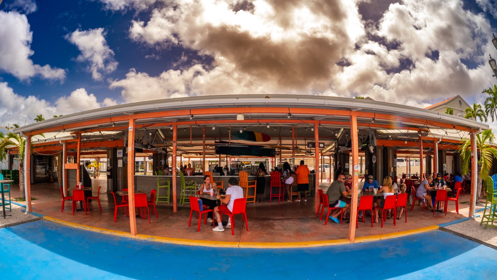 Lucy’s Retired Surfers Bar & Restaurant - Image 4