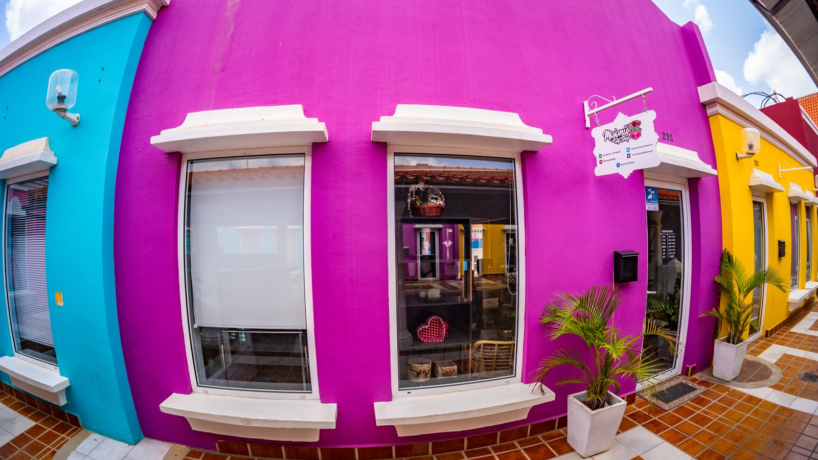 Mojoni's Gift Shop - Image 1