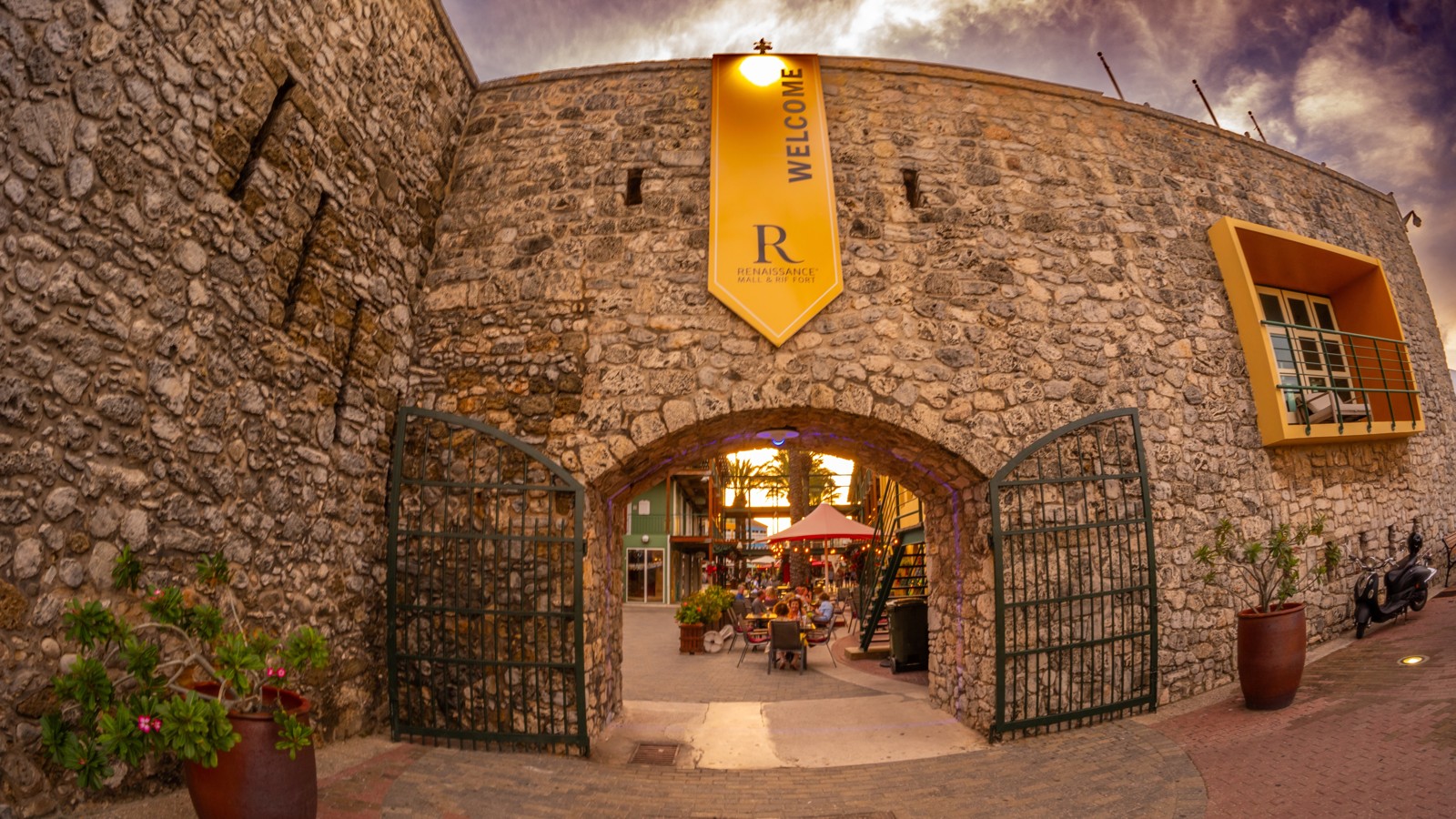 Renaissance Mall & Riff Fort - Image 1