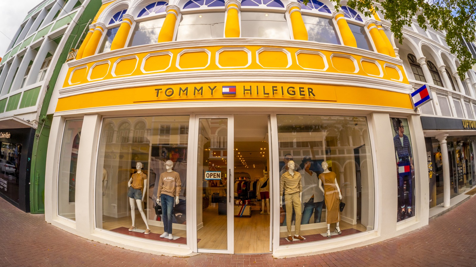 Tommy Hilfiger - Image 1