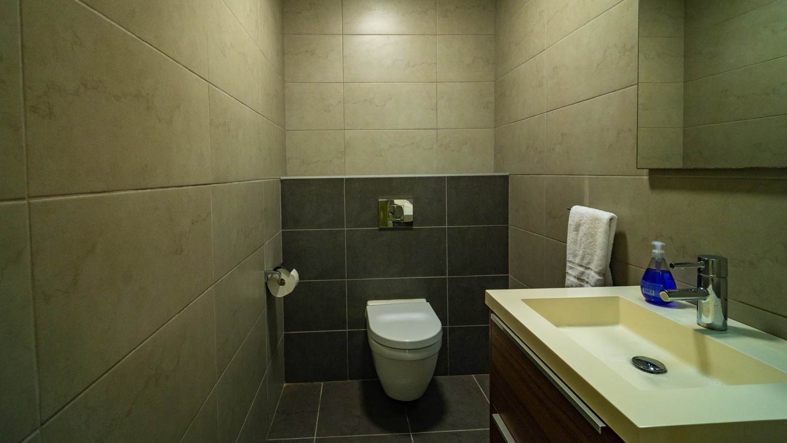 05. Bathrooms - Image 3