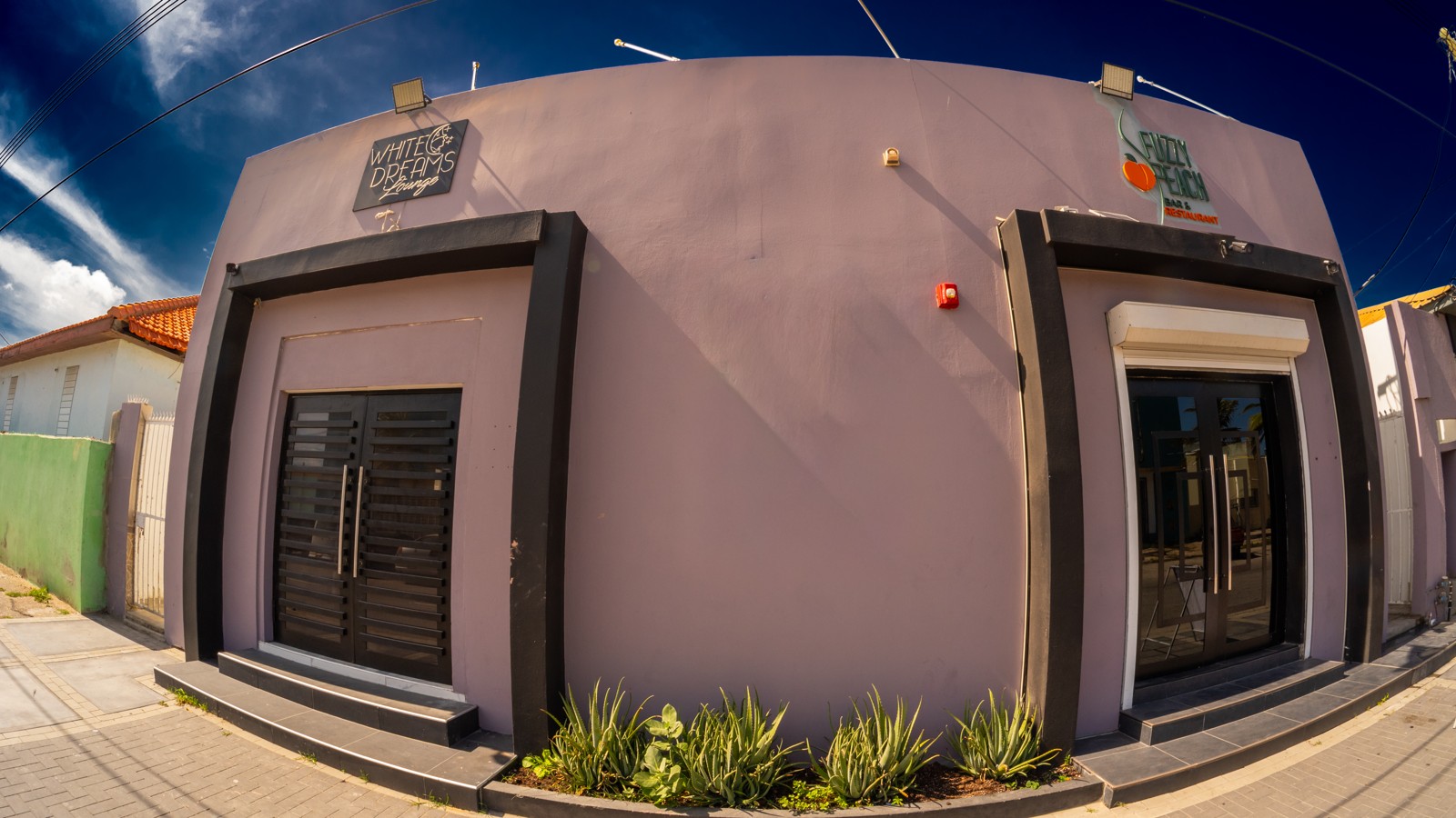 White Dreams Lounge - Image 2