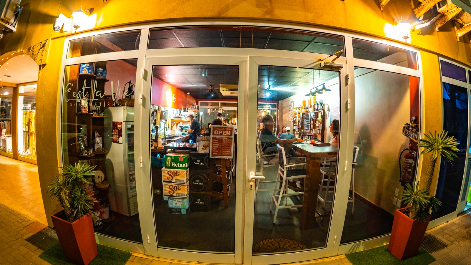 C'est La Vie Gourmet Shop - Image 1