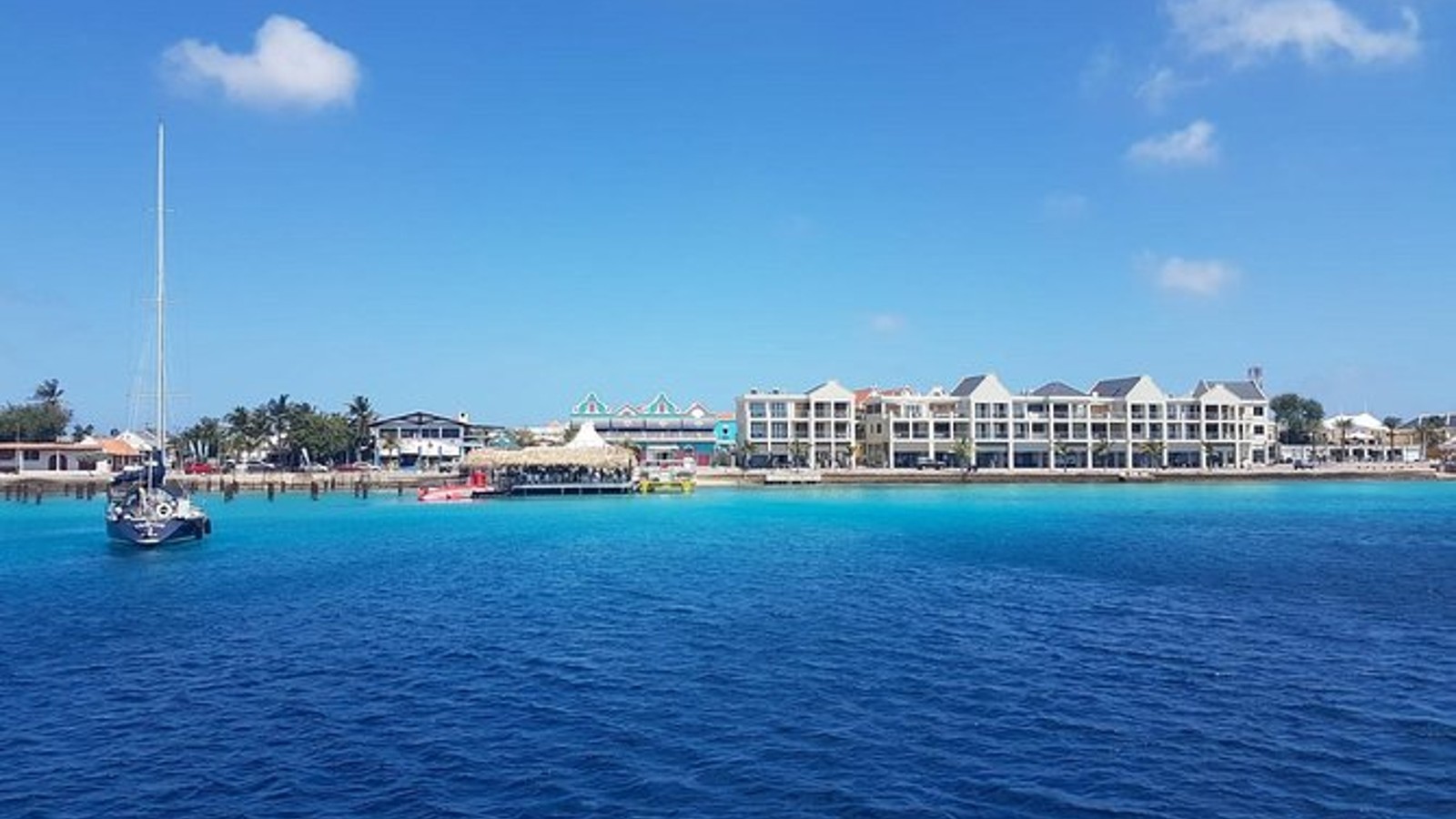 Yacht Tour & Snorkeling - Image 1